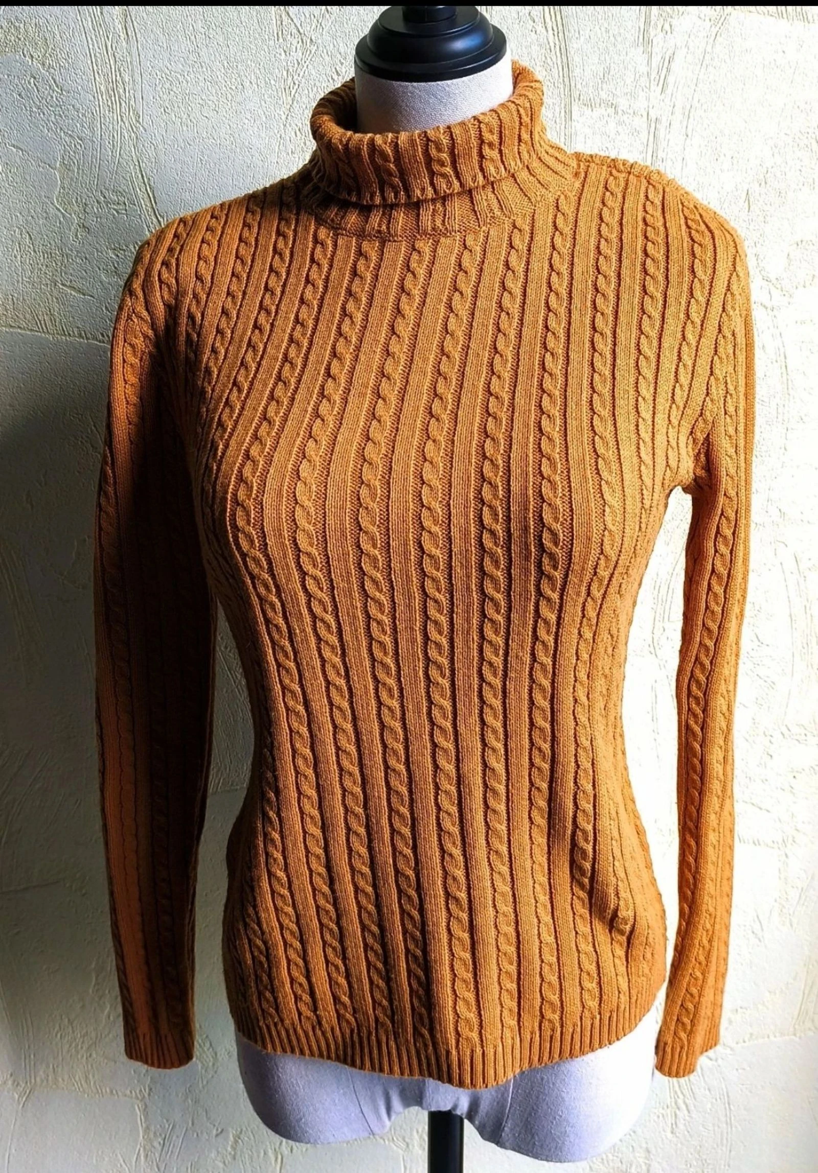 Pull col roulé camel maille torsadée